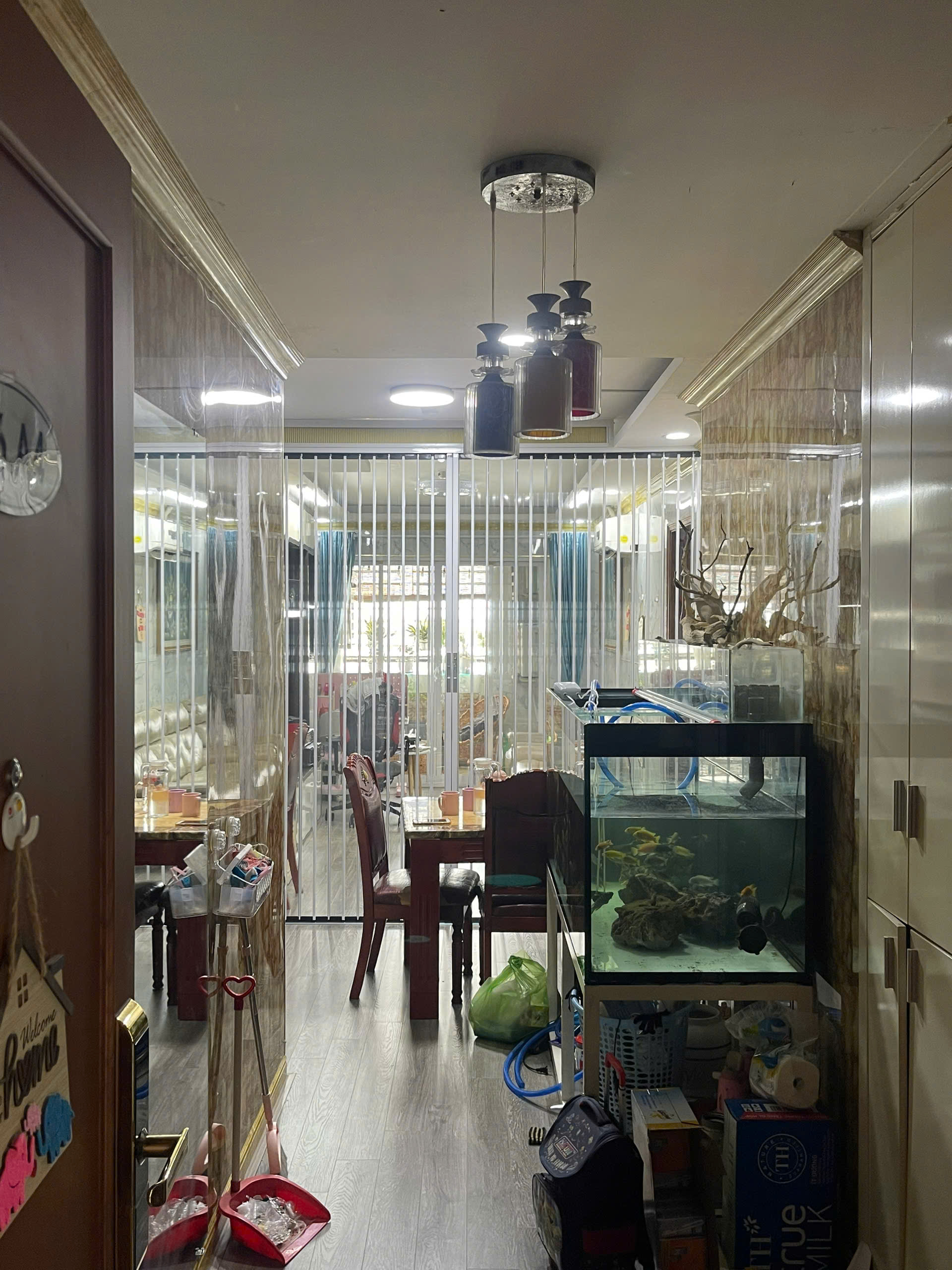 Cửa xếp lá nhựa polycacbonat